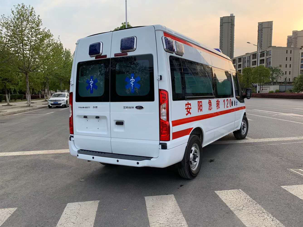 國六福特V348長軸中頂救護(hù)車